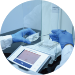 <br>
深耕非标检测多年<br>
兼具复杂化合物解析<br>
痕量分析等技术攻关实力<br>
先进工艺+严格质控为保障<br>
实现UPLC/HPLC及专用柱快速定制<br>
解决色谱分离、精准检测难题